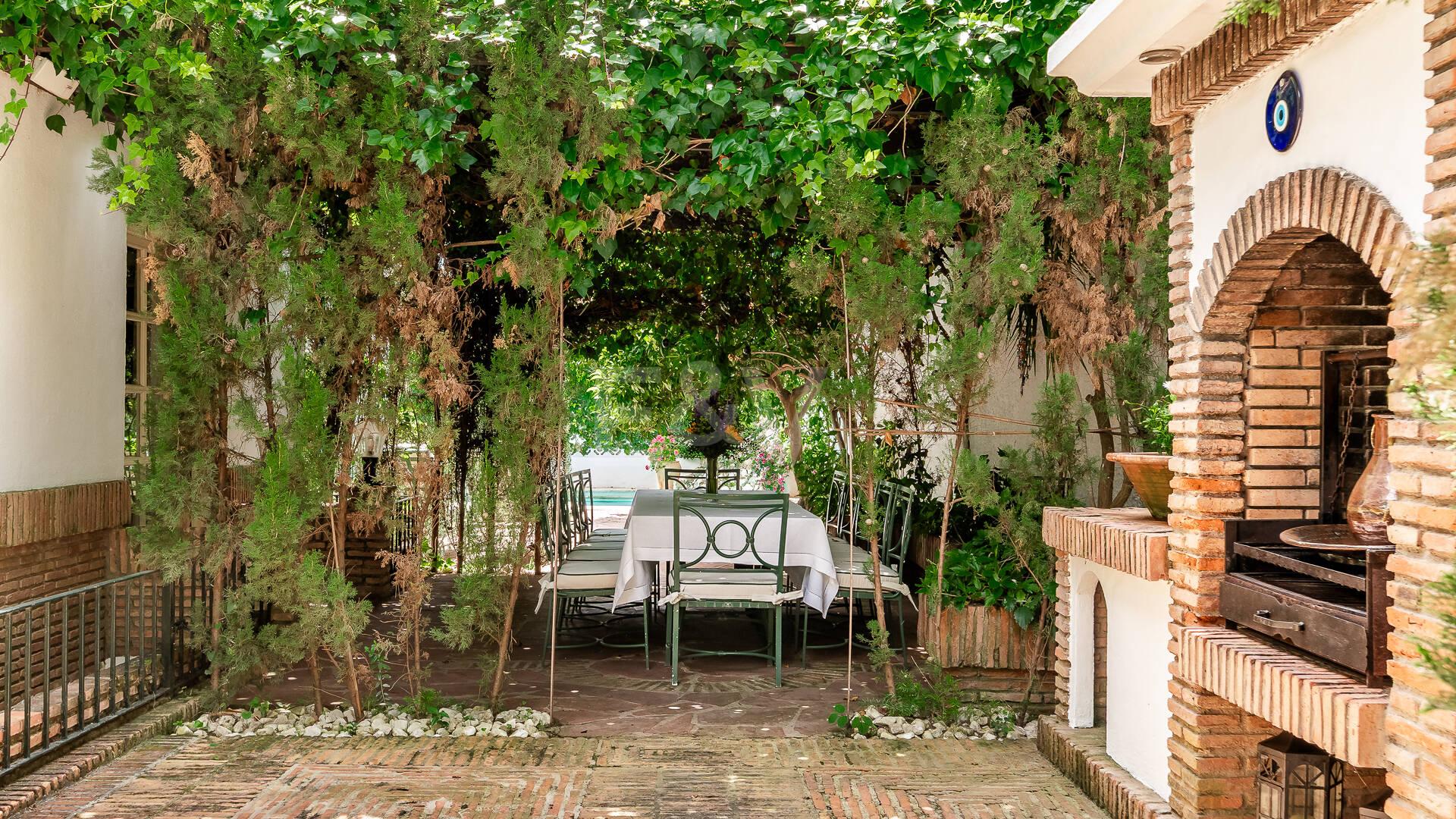 Rare Opportunity, Villa Close to the Beach in Los Monteros