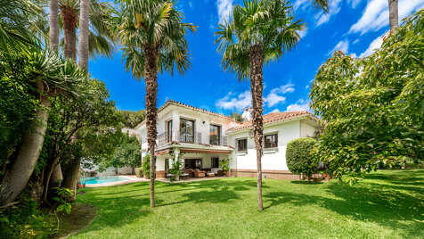 Charming Beachside Villa in Los Monteros