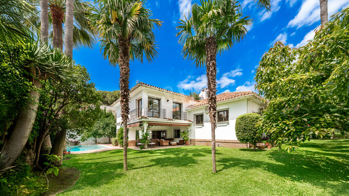 Oportunidad excepcional, villa cerca de la playa en Los Monteros