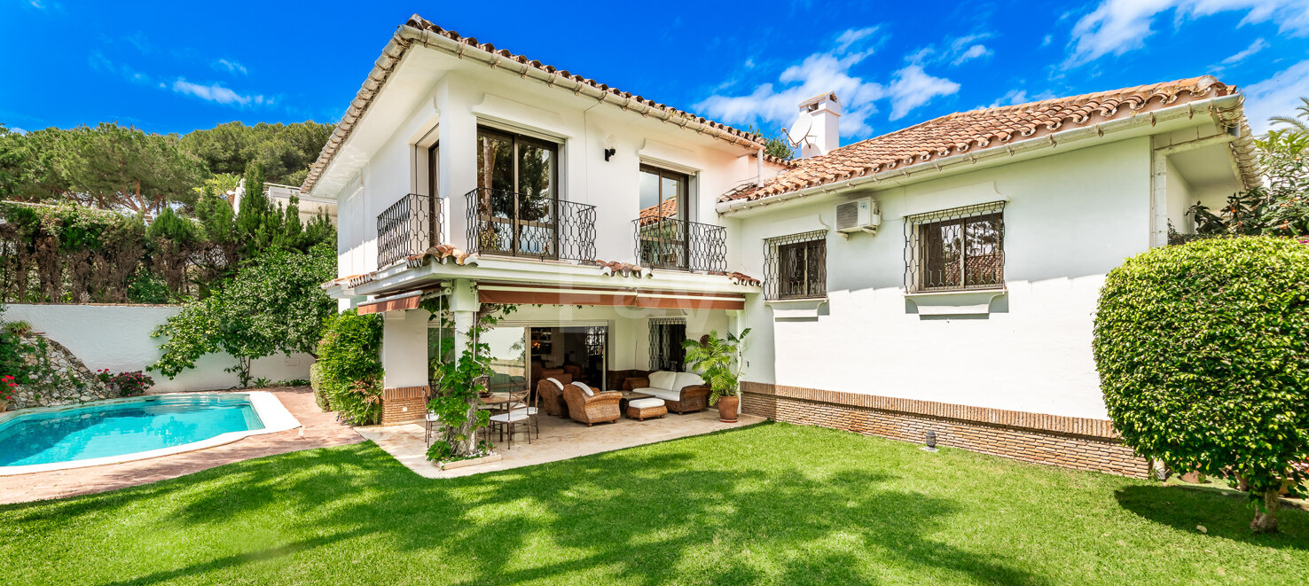 Charming Beachside Villa in Los Monteros