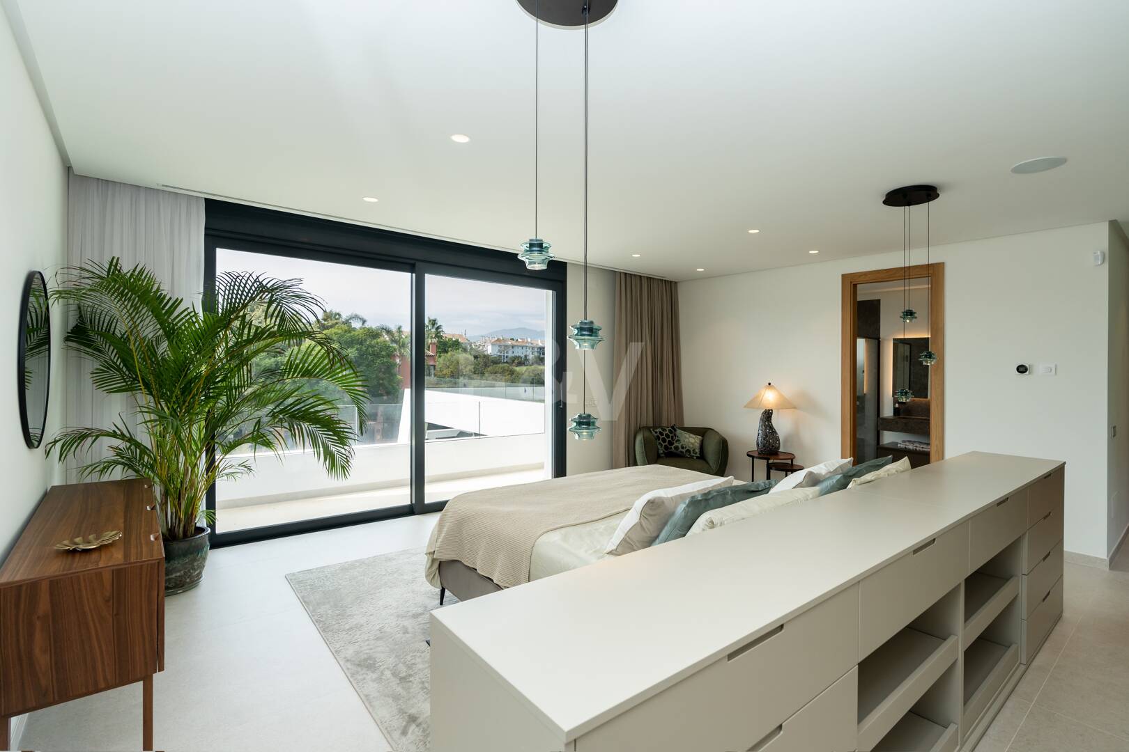 Stunning Modern Villa in Prime Location in San Pedro Beach