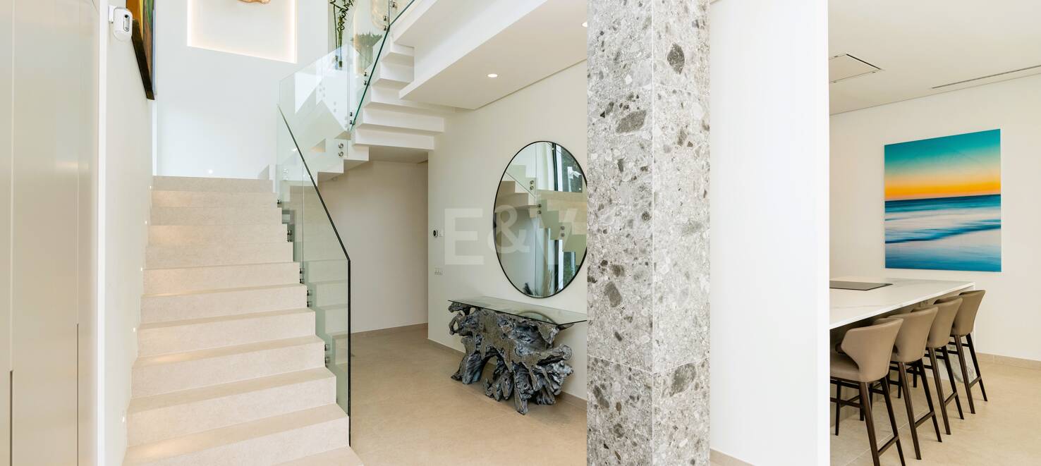 Stunning Modern Villa i Prime Location i San Pedro Beach
