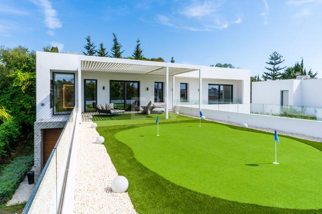 Stunning Modern Villa in Prime Location in San Pedro Beach