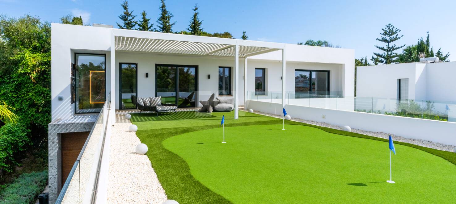 Stunning Modern Villa i Prime Location i San Pedro Beach