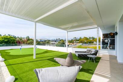 Stunning Modern Villa in Prime Location in San Pedro Beach