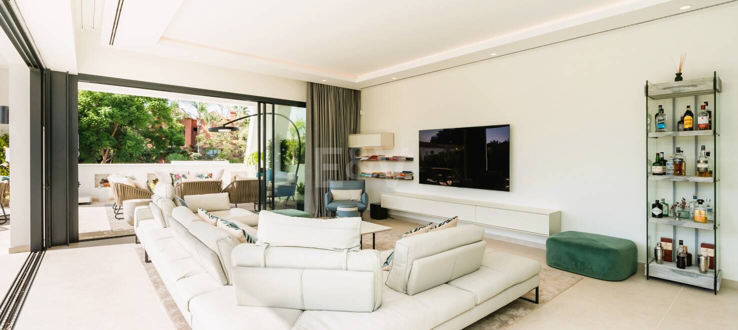 Stunning Modern Villa i Prime Location i San Pedro Beach
