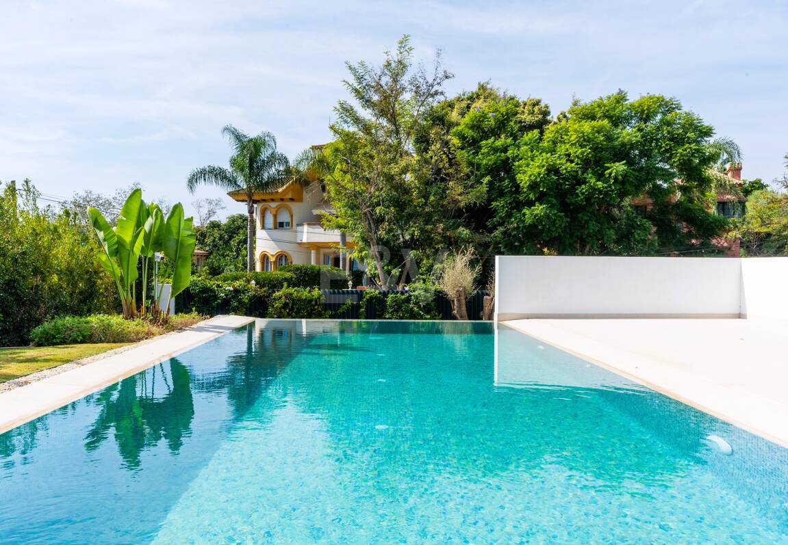 Stunning Modern Villa in Prime Location in San Pedro Beach