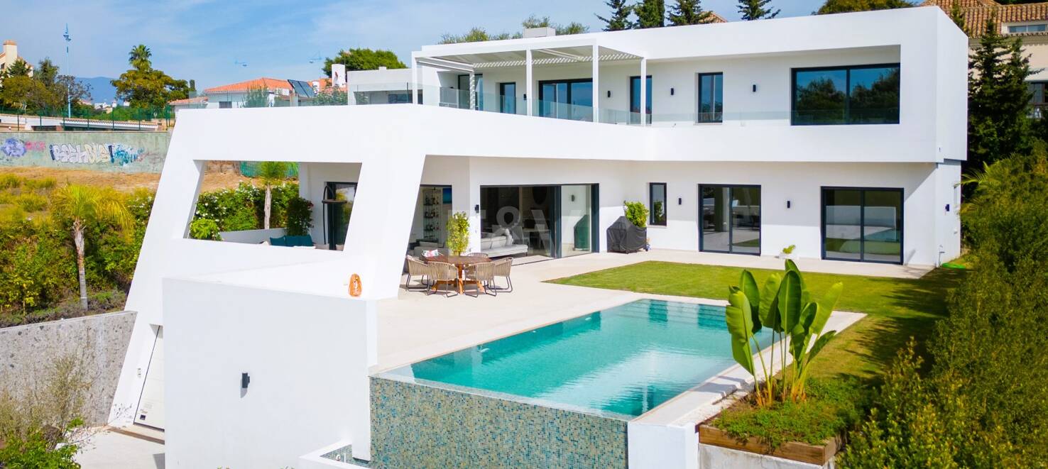 Stunning Modern Villa i Prime Location i San Pedro Beach