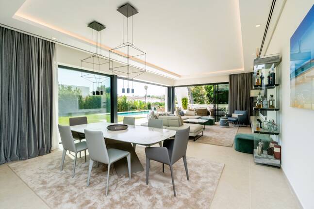 Stunning Modern Villa in Prime Location in San Pedro Beach