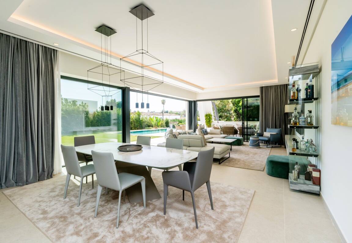 Stunning Modern Villa in Prime Location in San Pedro Beach