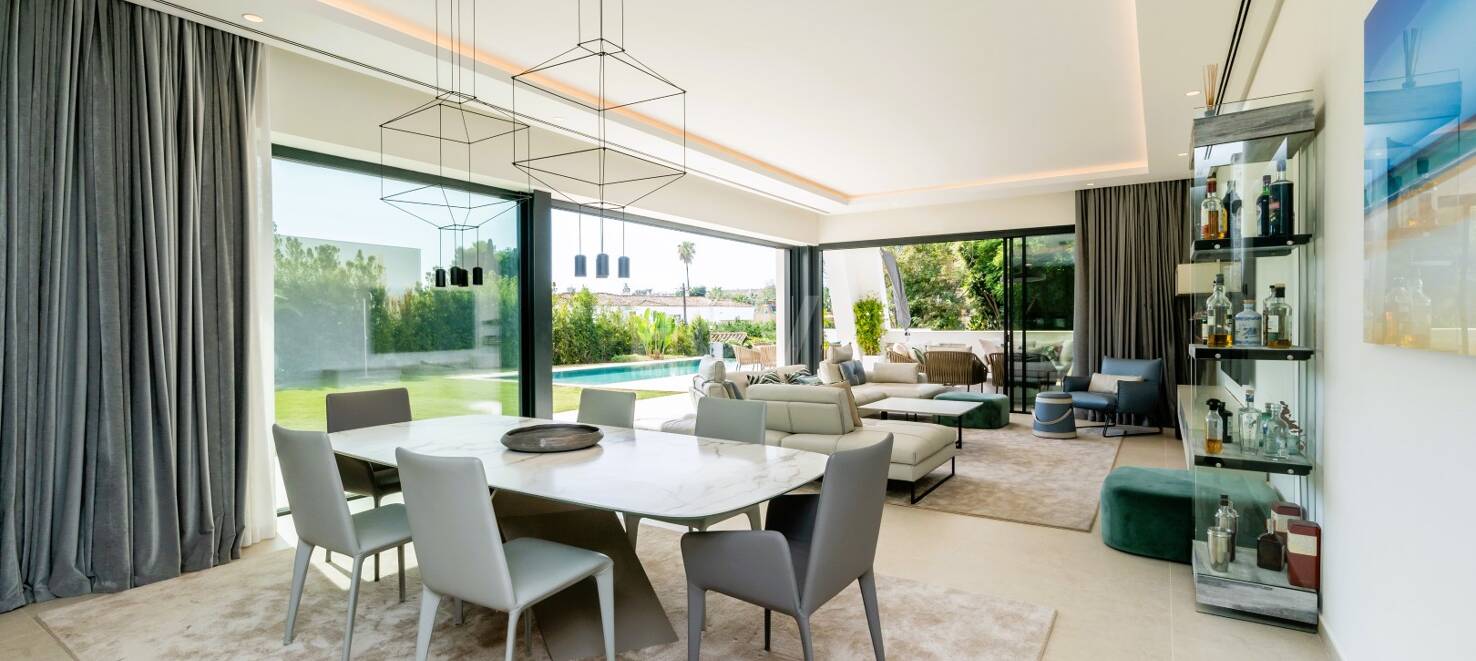 Stunning Modern Villa i Prime Location i San Pedro Beach