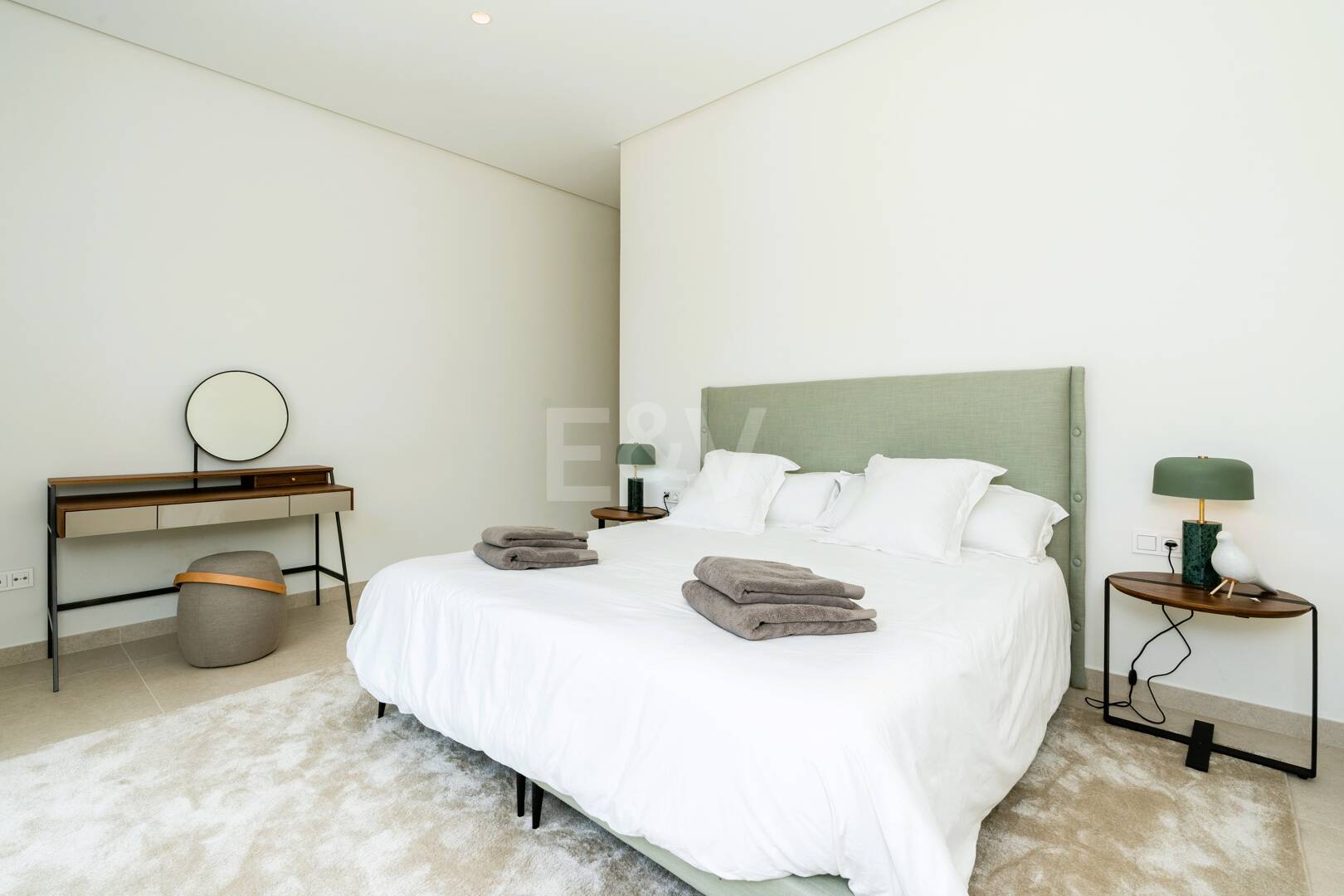 Stunning Modern Villa in Prime Location in San Pedro Beach