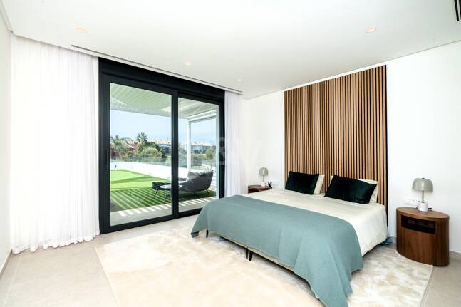 Stunning Modern Villa in Prime Location in San Pedro Beach