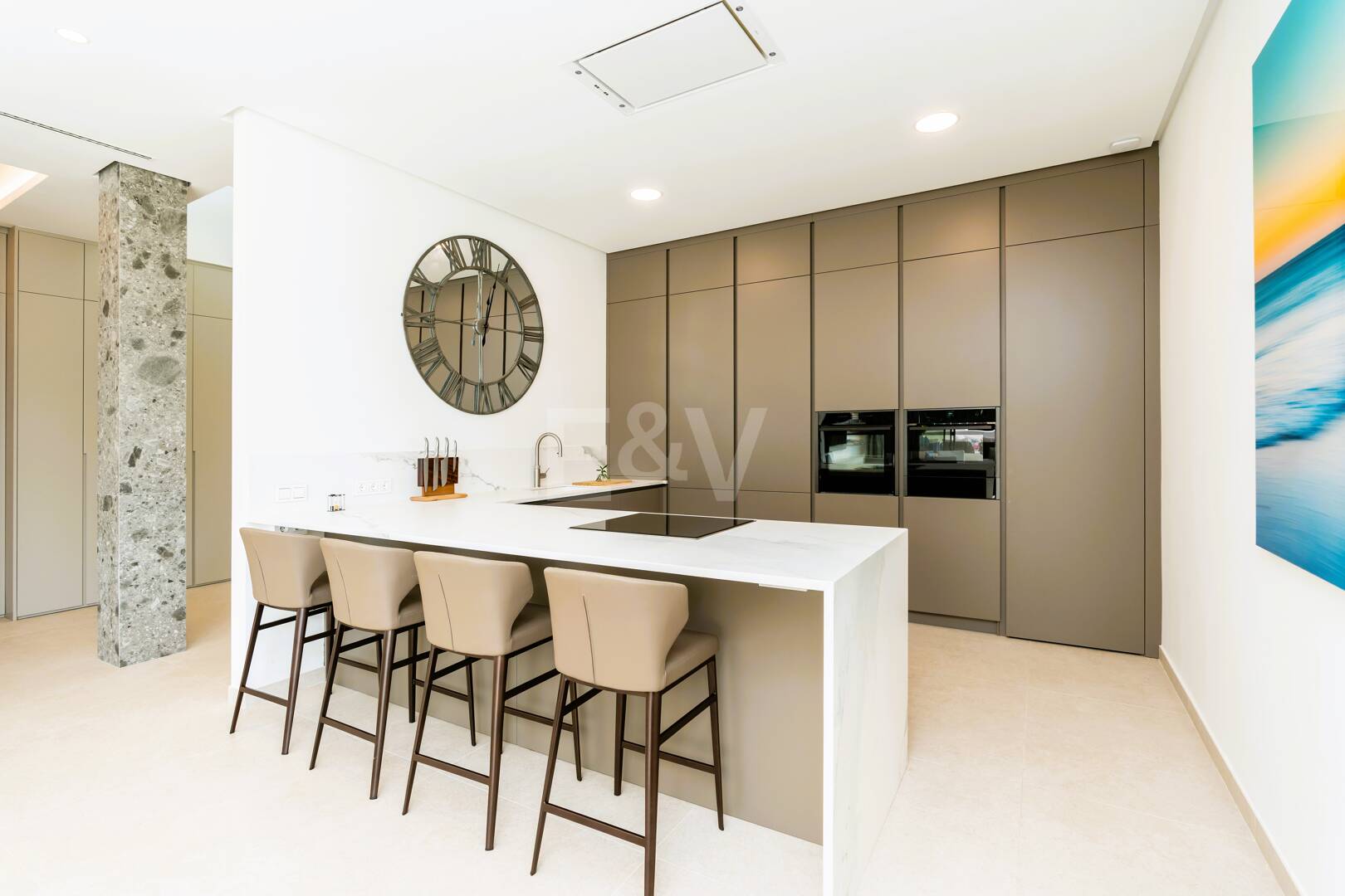 Stunning Modern Villa in Prime Location in San Pedro Beach