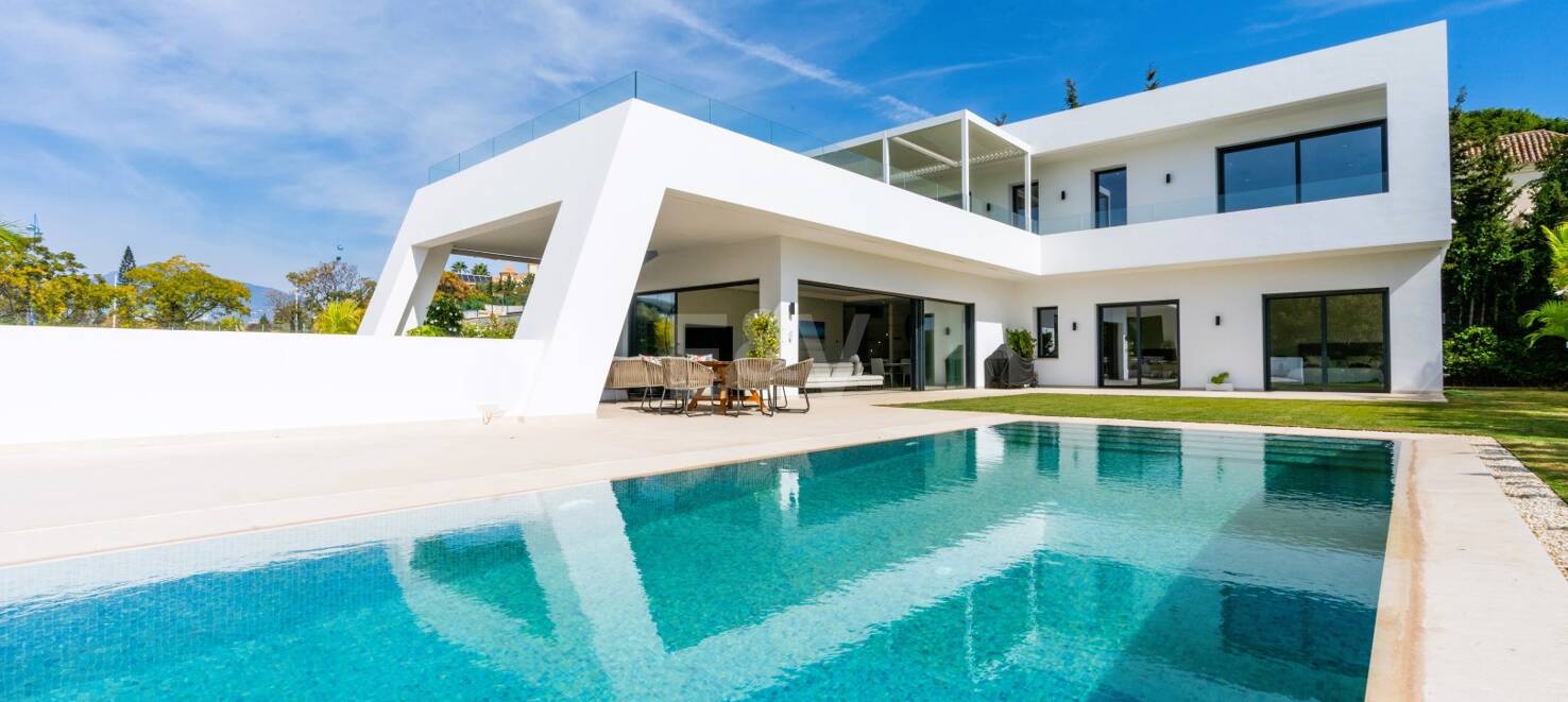 Stunning Modern Villa i Prime Location i San Pedro Beach