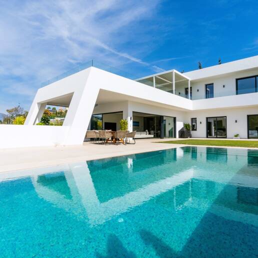Stunning Modern Villa i Prime Location i San Pedro Beach