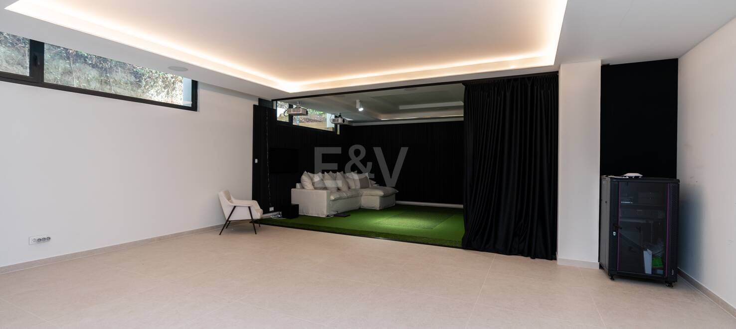 Stunning Modern Villa i Prime Location i San Pedro Beach