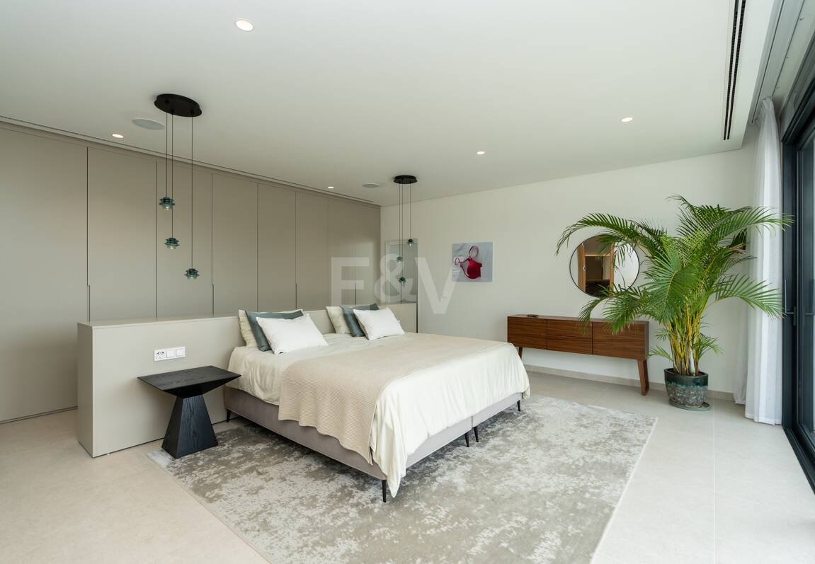 Stunning Modern Villa in Prime Location in San Pedro Beach