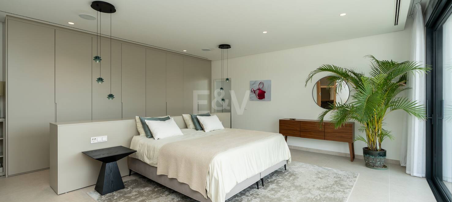 Stunning Modern Villa i Prime Location i San Pedro Beach