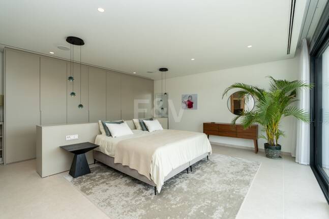 Stunning Modern Villa in Prime Location in San Pedro Beach