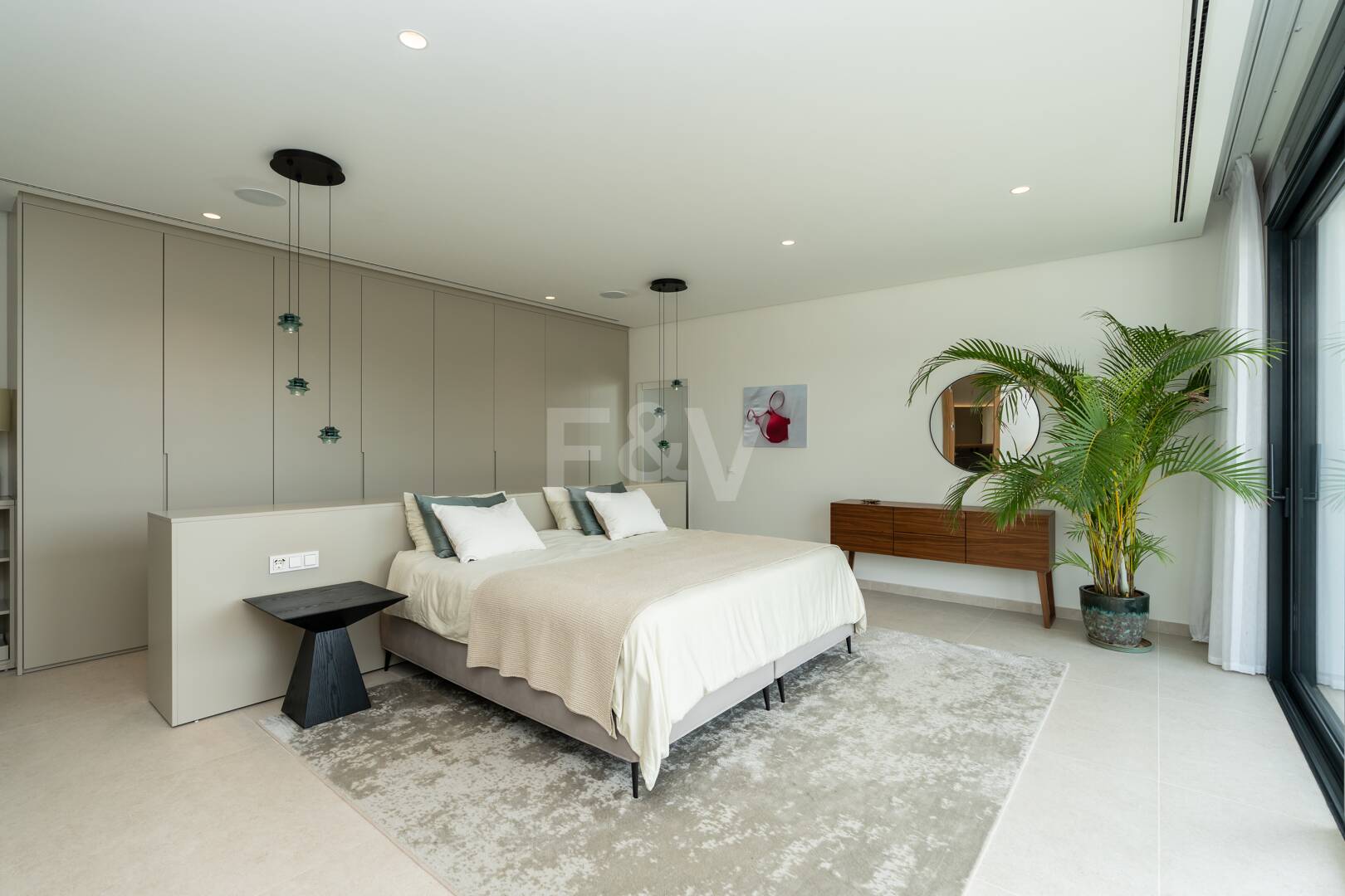 Stunning Modern Villa in Prime Location in San Pedro Beach