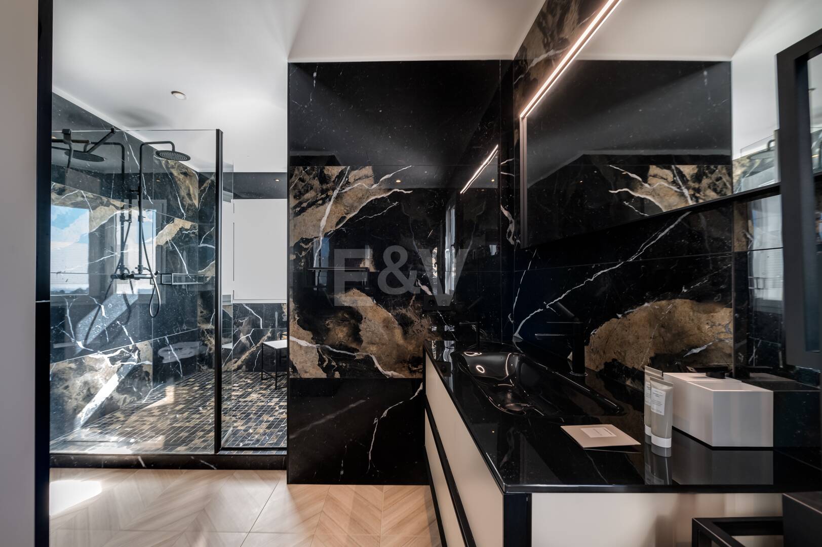 Villa de lujo de diseño con vistas al mar y al golf en La Alquería. Disponible para alquiler a corto plazo