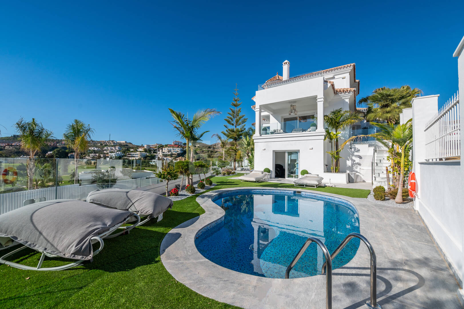 Lyx Designer Villa med Sea anf Golf Views i La Alqueria. Tillgänglig för kortfristiga hyror från 7 500 €/vecka.