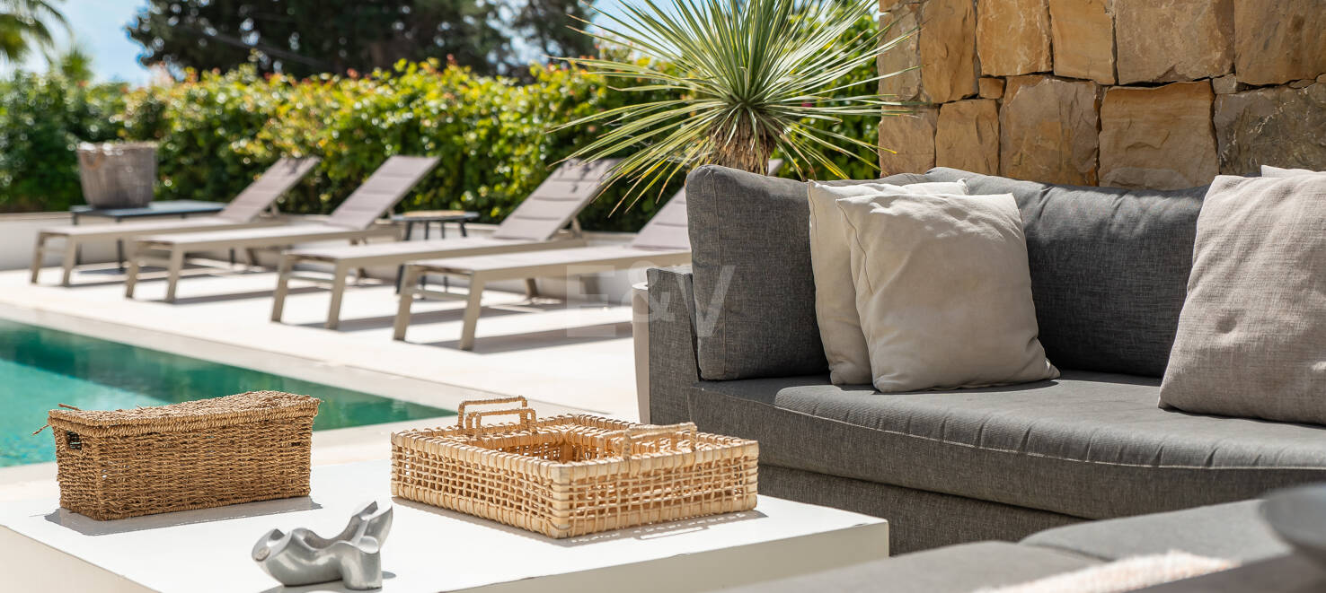 Modern Villa med andalusisk stil vid stranden i Marbesa - en privat oas