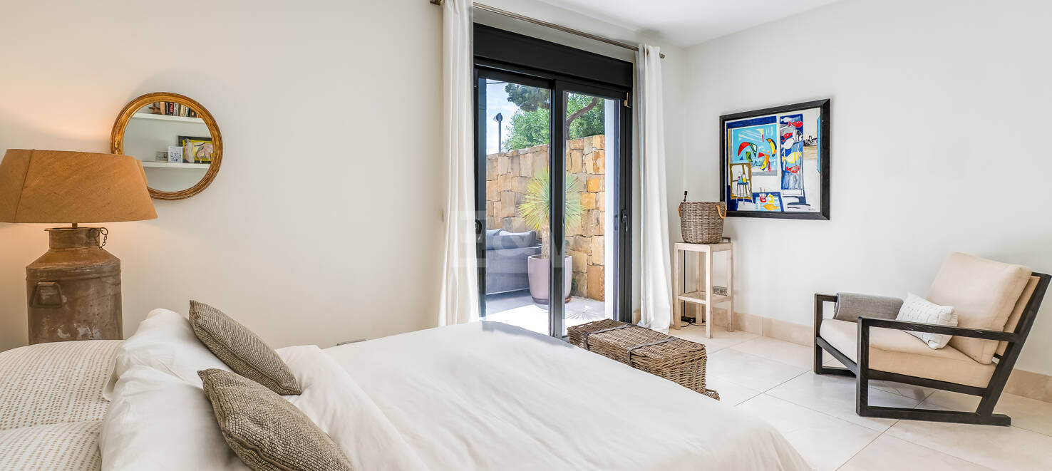 Modern Villa med andalusisk stil vid stranden i Marbesa - en privat oas