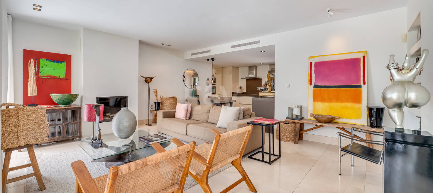 Modern Villa med andalusisk stil vid stranden i Marbesa - en privat oas