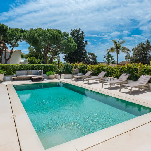 Modern Villa med andalusisk stil vid stranden i Marbesa - en privat oas