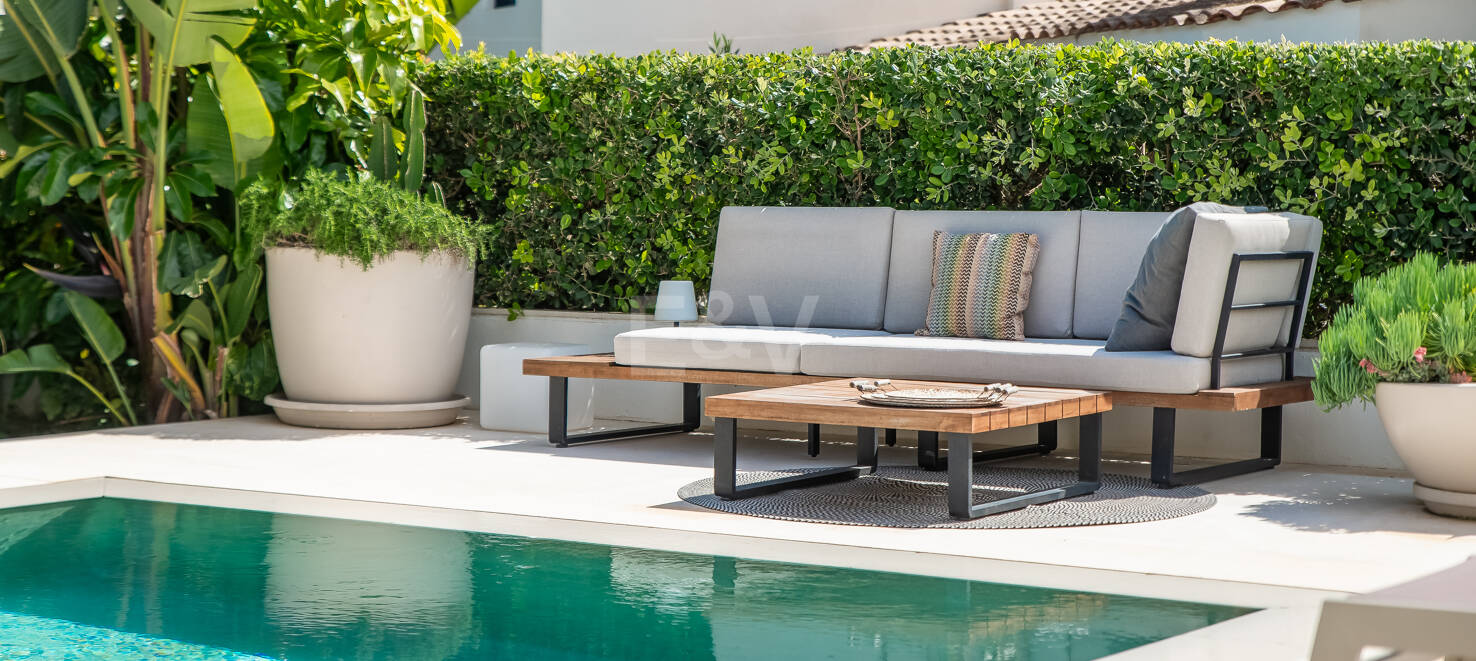 Modern Villa med andalusisk stil vid stranden i Marbesa - en privat oas