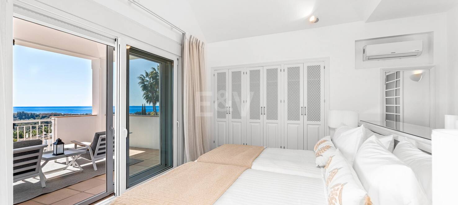 Elegant Villa med panoramautsikt över havet i Río Real