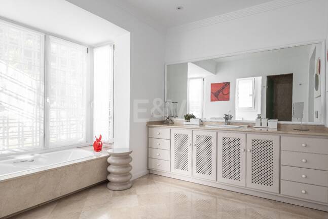 Elegant Villa with Panoramic Sea Views in Río Real