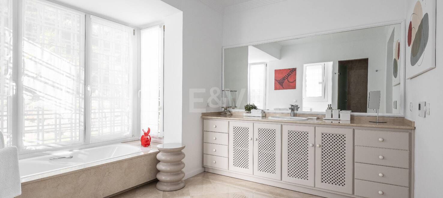 Elegant Villa med panoramautsikt över havet i Río Real