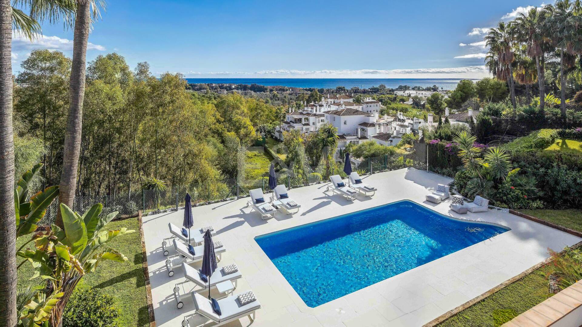 Elegant Villa with Panoramic Sea Views in Río Real