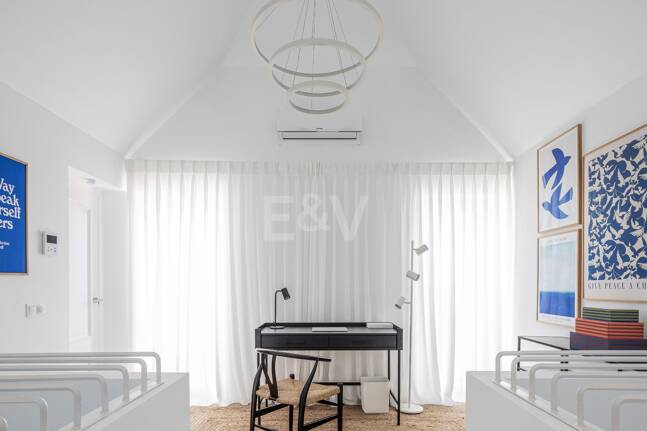 Elegant Villa with Panoramic Sea Views in Río Real