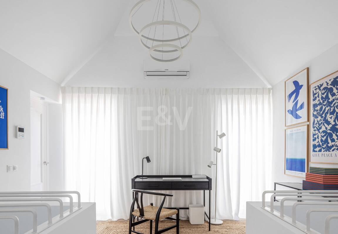 Elegant Villa with Panoramic Sea Views in Río Real