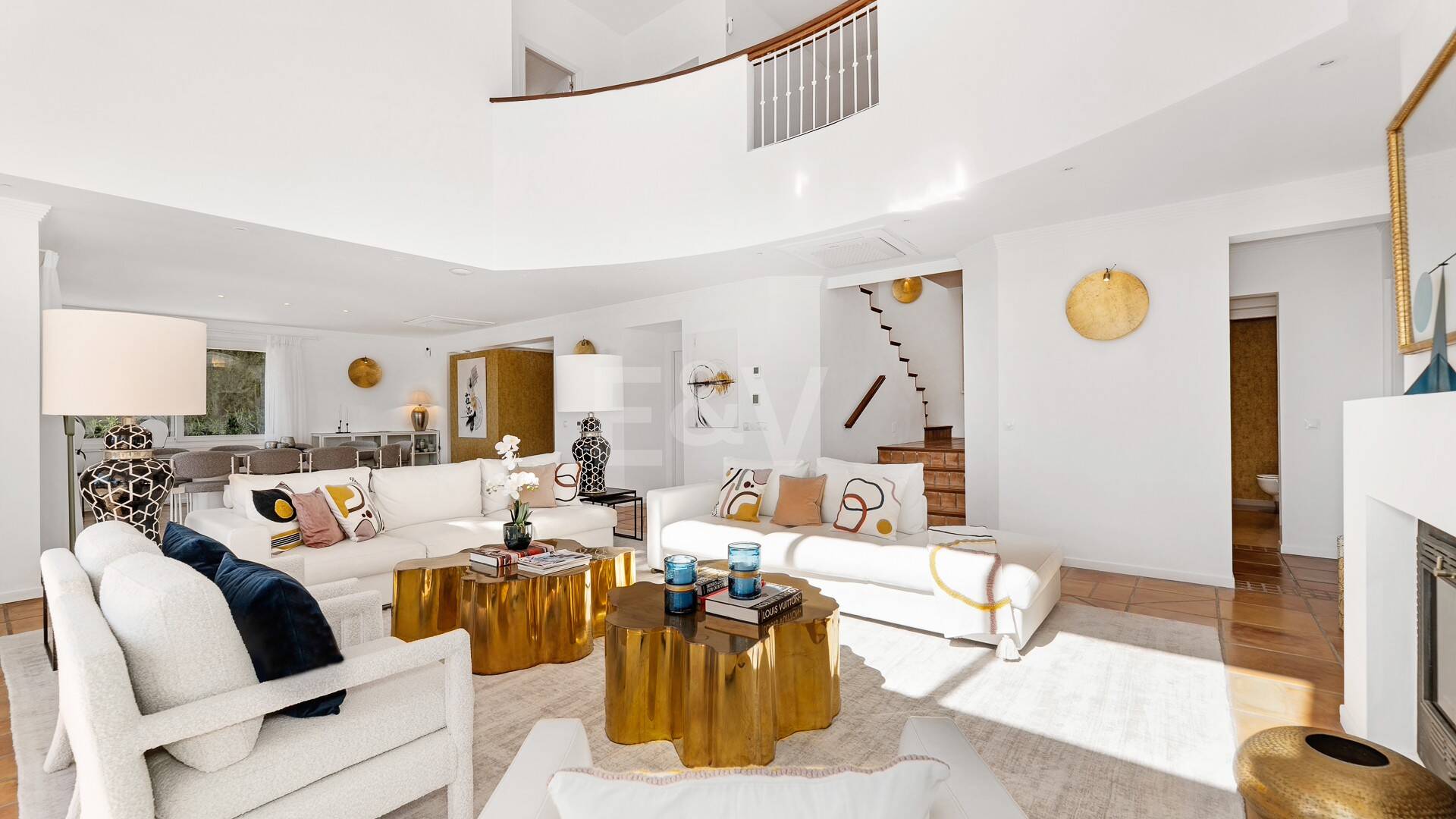 Elegant Villa with Panoramic Sea Views in Río Real