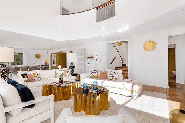 Elegant Villa with Panoramic Sea Views in Río Real