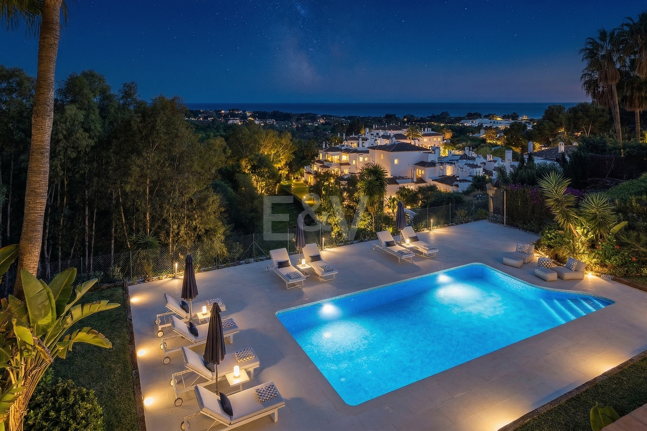 Elegant Villa with Panoramic Sea Views in Río Real