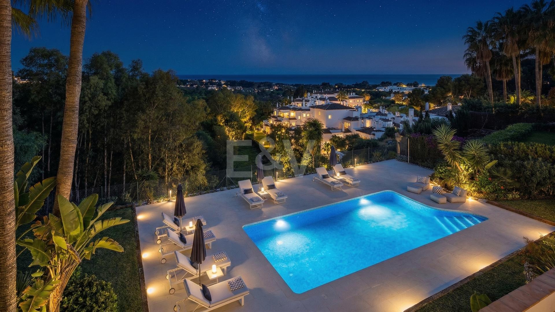 Elegant Villa with Panoramic Sea Views in Río Real