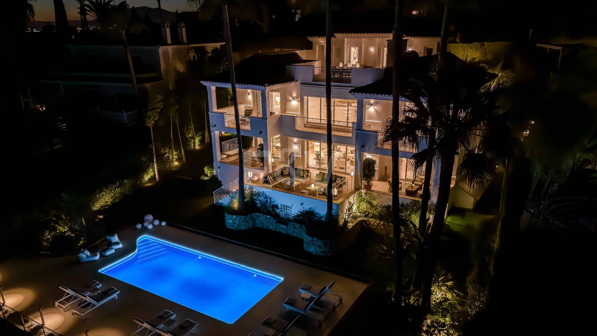 Elegant Villa with Panoramic Sea Views in Río Real