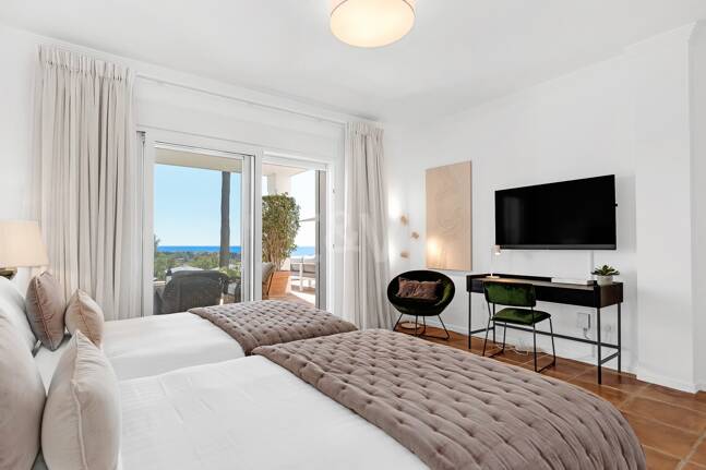 Elegant Villa with Panoramic Sea Views in Río Real