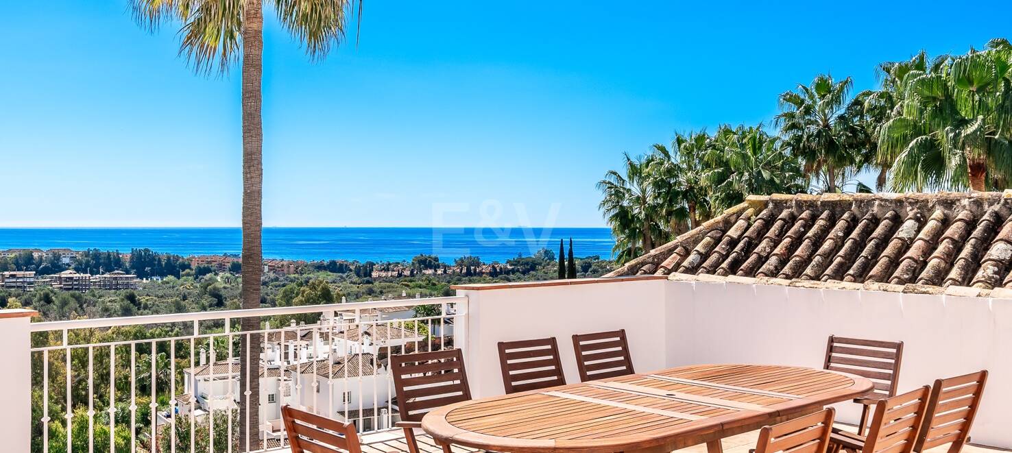 Elegant Villa med panoramautsikt över havet i Río Real
