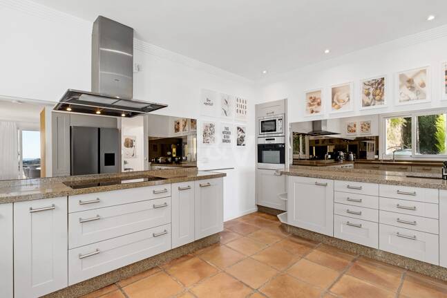 Elegant Villa with Panoramic Sea Views in Río Real