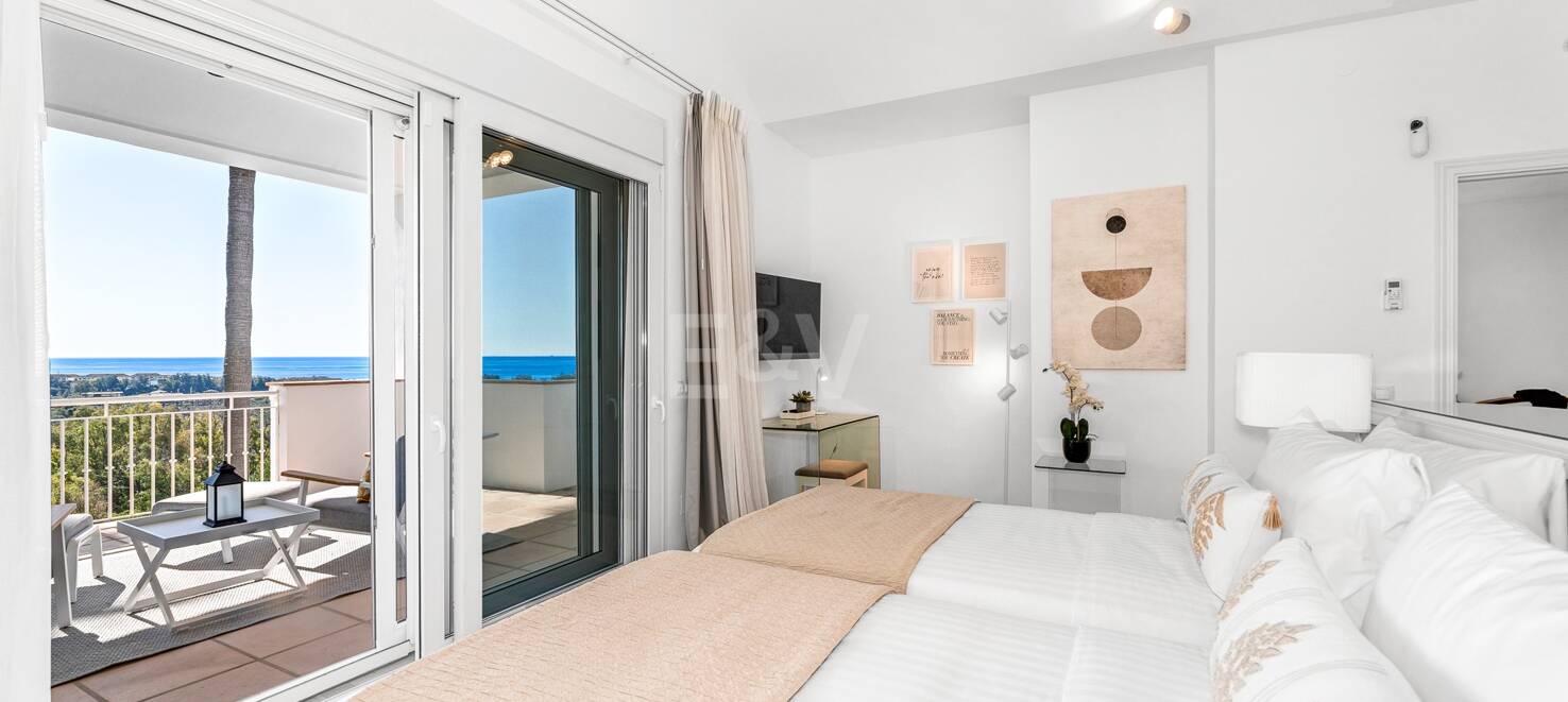 Elegant Villa med panoramautsikt över havet i Río Real