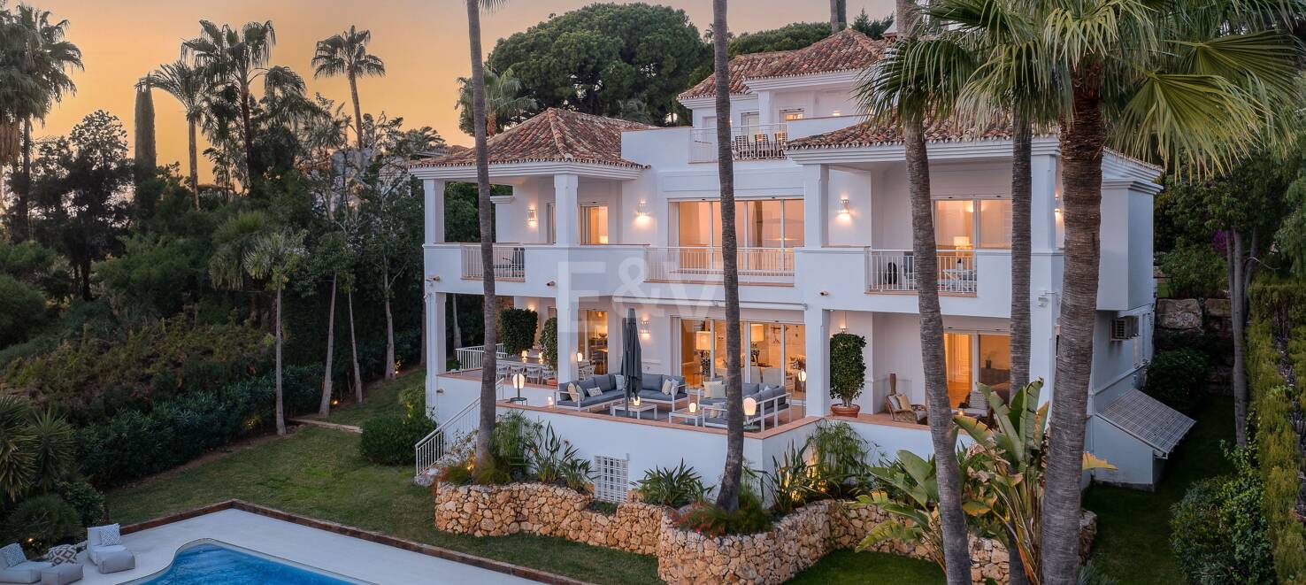 Elegant Villa med panoramautsikt över havet i Río Real