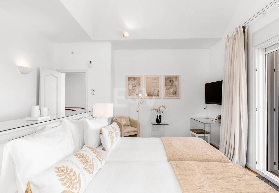 Elegant Villa with Panoramic Sea Views in Río Real