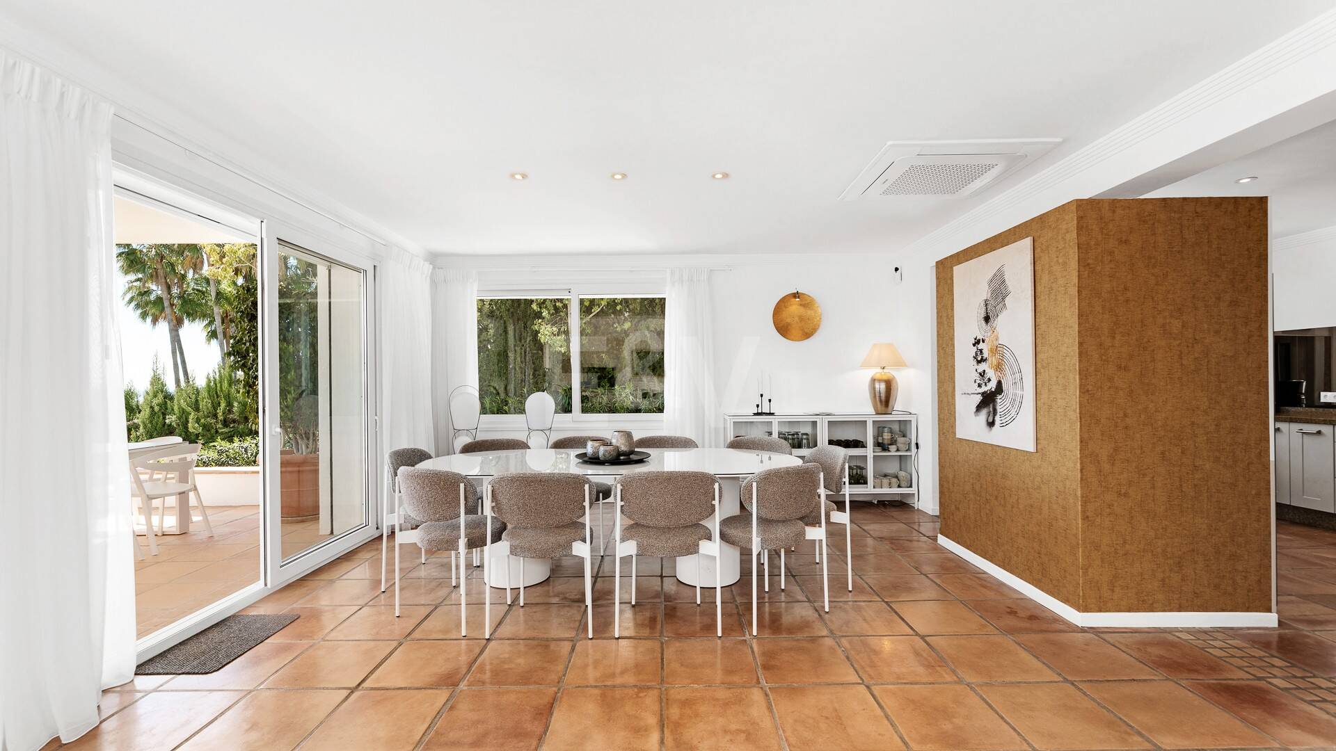 Elegant Villa with Panoramic Sea Views in Río Real